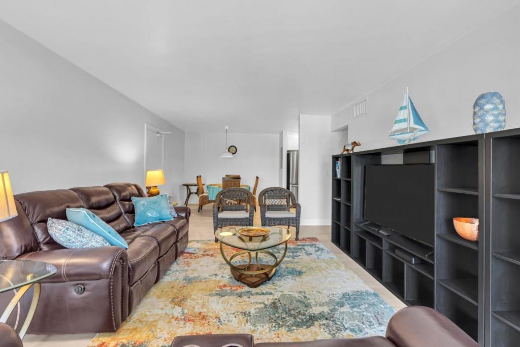 6487 Bay Club Drive, Unit 4, Fort Lauderdale, FL 33308 Photo