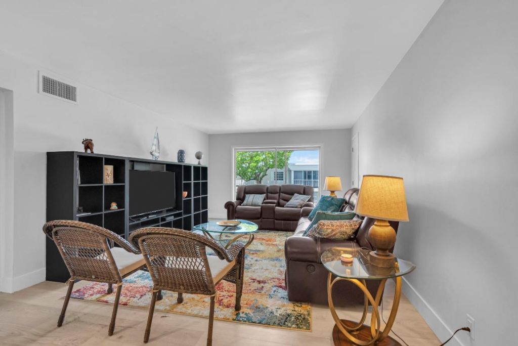 6487 Bay Club Drive, Unit 4, Fort Lauderdale, FL 33308 Photo