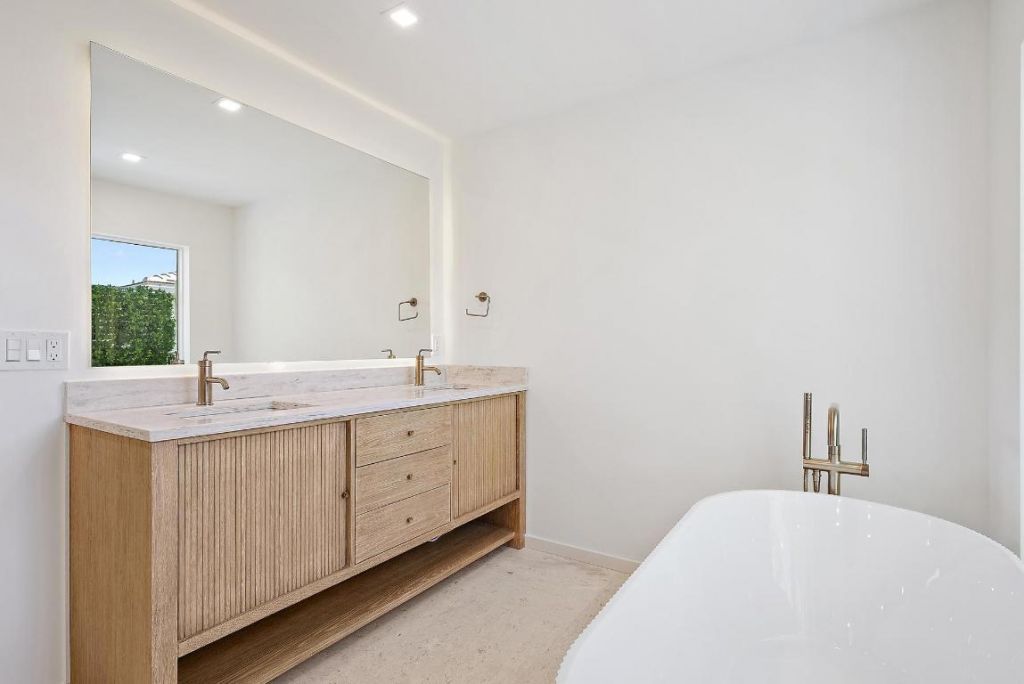 107 Sandal Lane, Unit 2, Palm Beach Shores, FL 33404 Photo