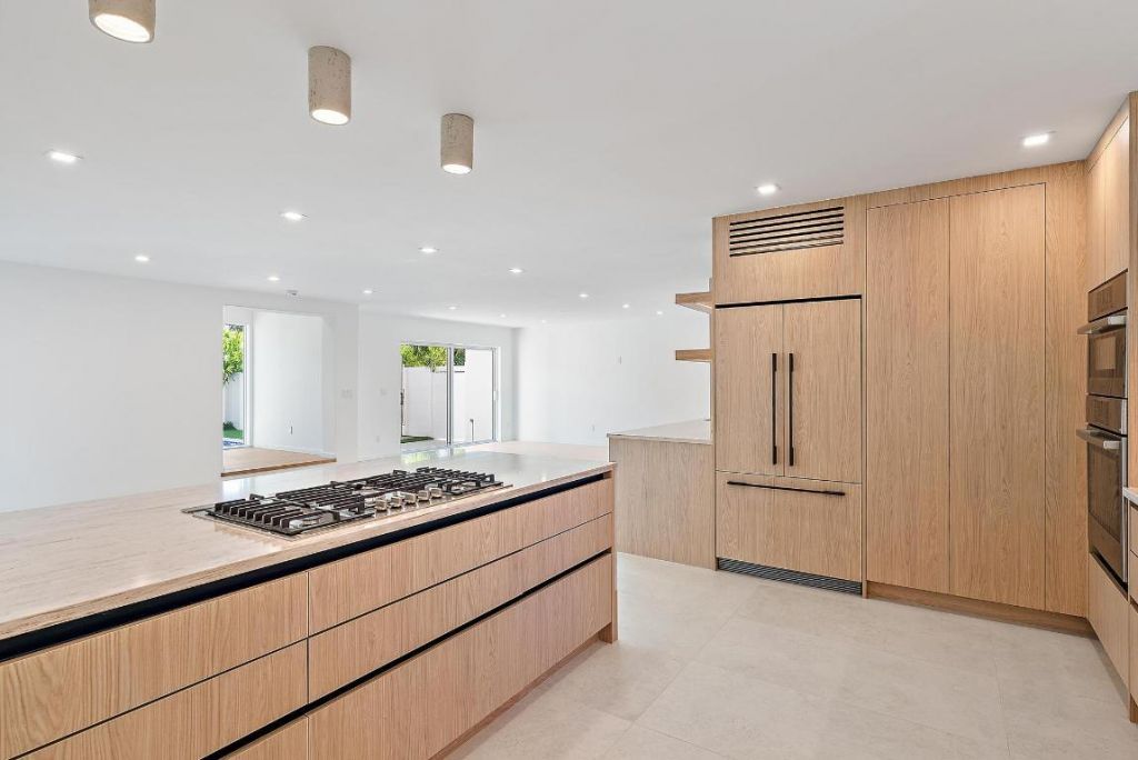 107 Sandal Lane, Unit 2, Palm Beach Shores, FL 33404 Photo