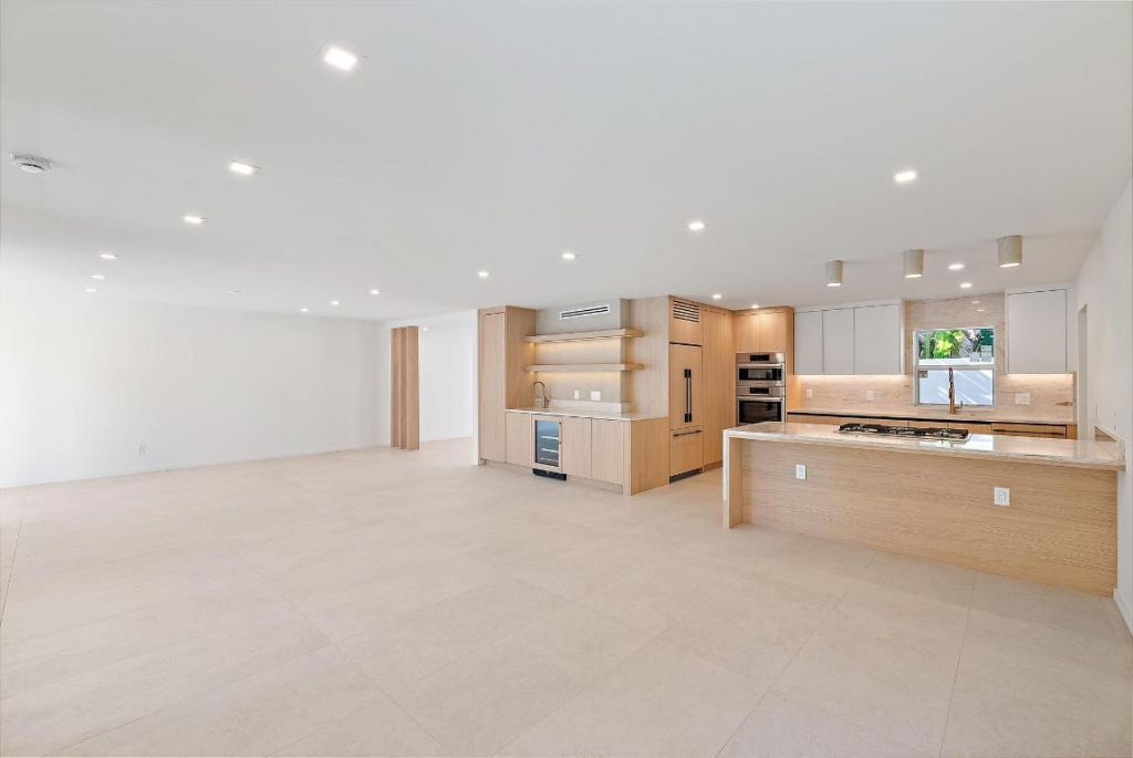 107 Sandal Lane, Unit 2, Palm Beach Shores, FL 33404 Photo