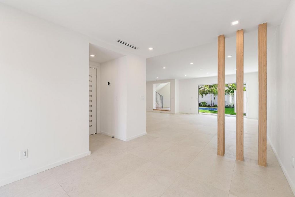 107 Sandal Lane, Unit 2, Palm Beach Shores, FL 33404 Photo