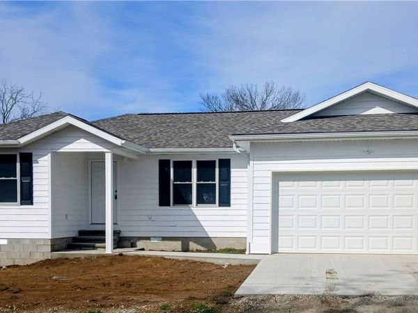 100 W 7th Street, Green Forest, AR 72638