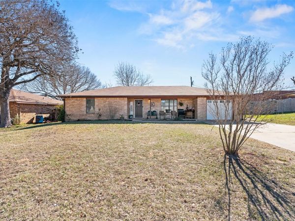 1611 Brazos Ave, Rockdale, TX 76567