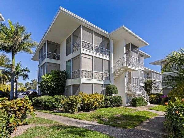 1036 NORTH SHORE DRIVE NE, Unit 1, ST PETERSBURG, FL 33701