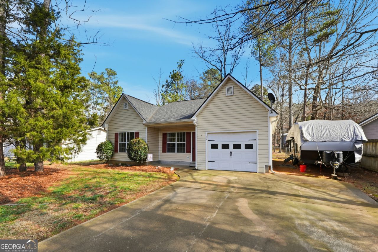 216 Whispering Pine Circle Ne, White, GA 30184 Main Photo