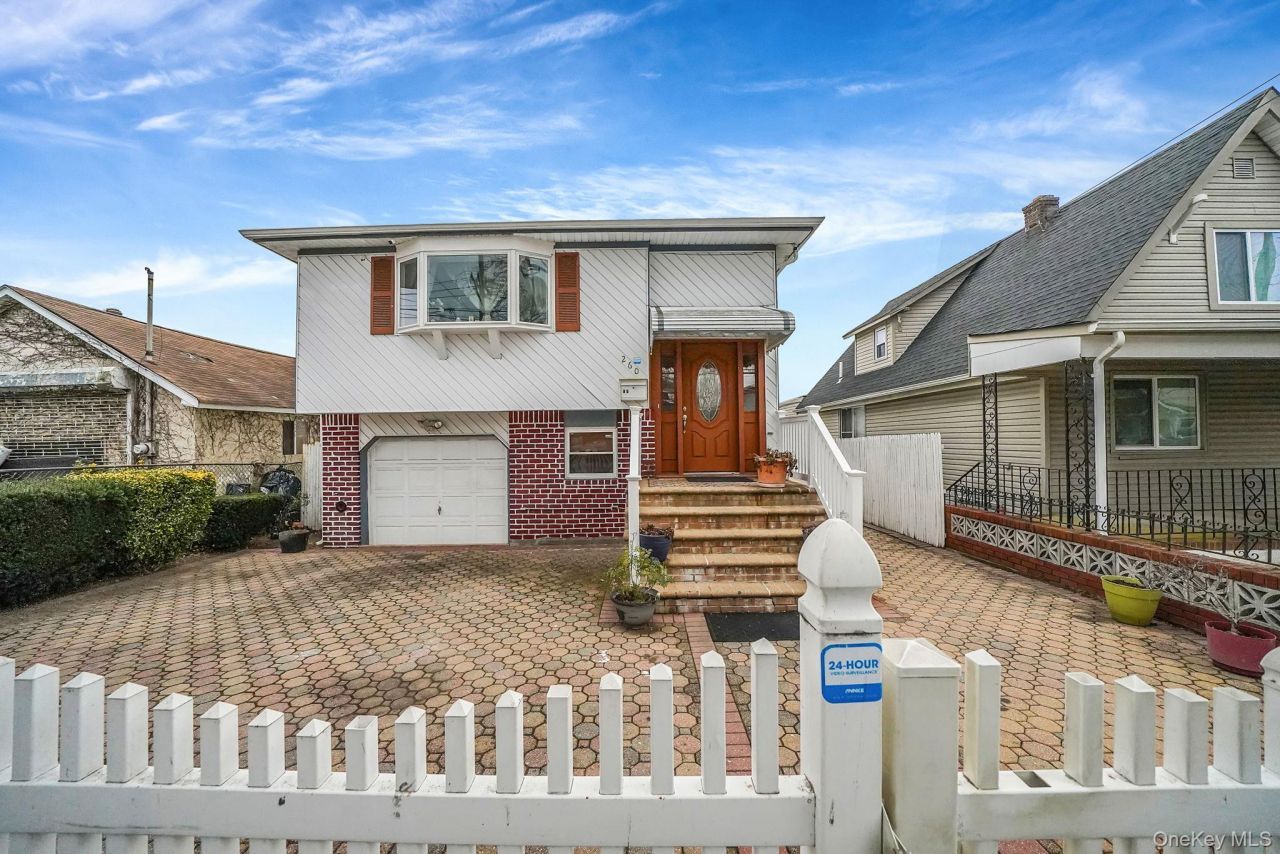 260 Yale Street, Hempstead, NY 11550 Main Photo