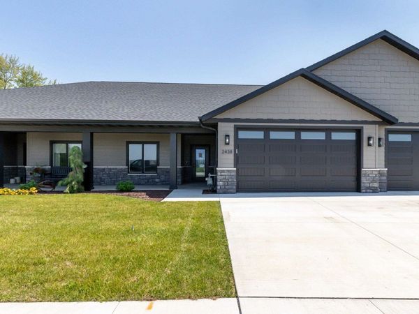 2438 Rolling Creek Lane, Dubuque, IA 52003
