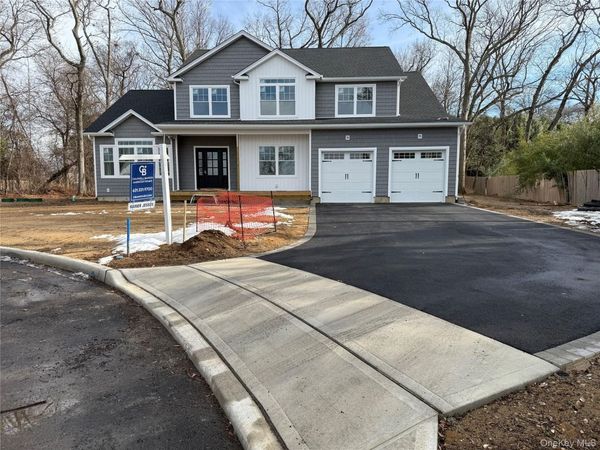 3 Lotto Court , Lake Grove, NY 11755