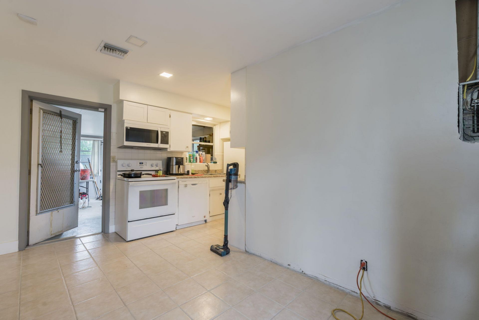 945 Miner Road, Lake Worth, FL 33462 Photo