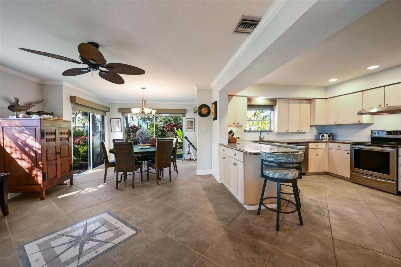 535 Sutton Place, Longboat Key, FL 34228 Photo
