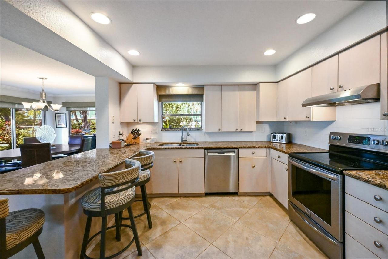 535 Sutton Place, Longboat Key, FL 34228 Photo