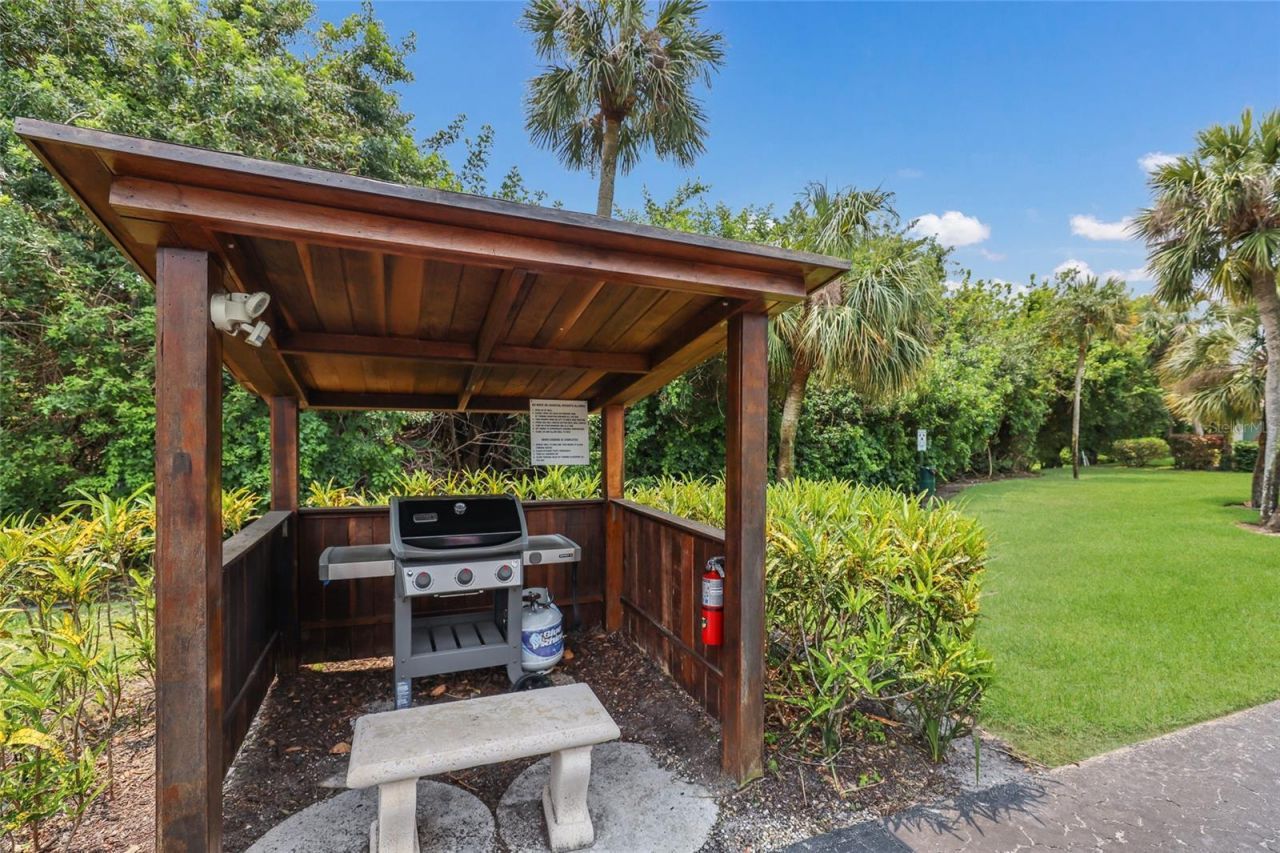 535 Sutton Place, Longboat Key, FL 34228 Photo