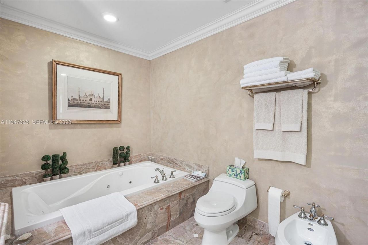 9595 Collins Ave, Unit NPHD, Surfside, FL 33154 Photo