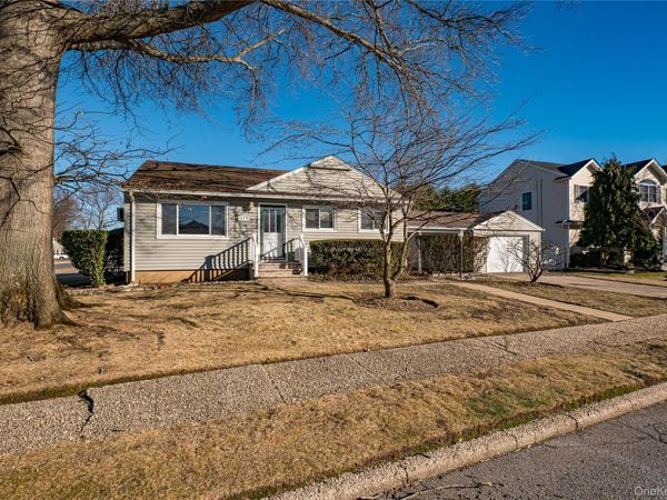 1433 Bowers Drive, Seaford, NY 11783