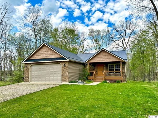 817 Highland Hills Drive, Howard, OH 43028