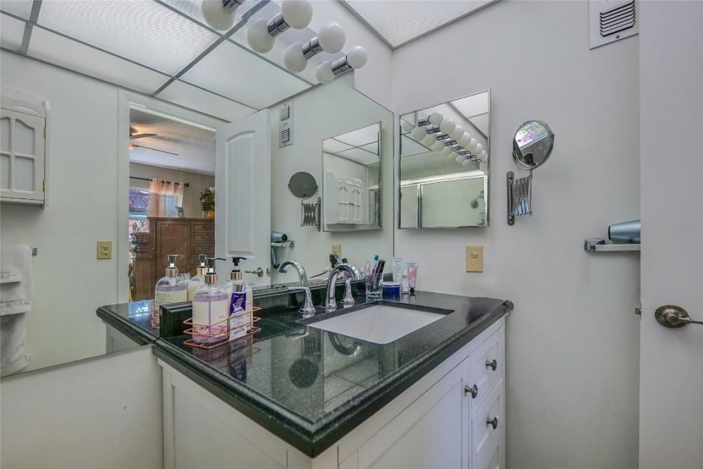 3505 NW 48th Avenue, Unit 404, Lauderdale Lakes, FL 33319 Photo