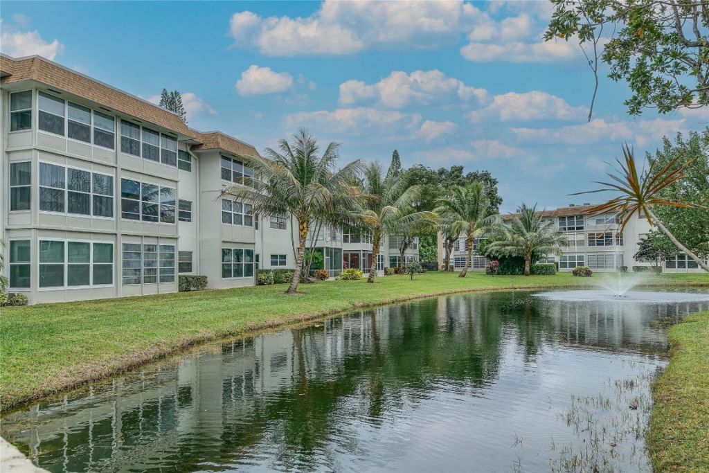 3505 NW 48th Avenue, Unit 404, Lauderdale Lakes, FL 33319 Photo