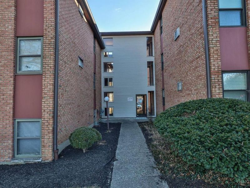 4808 Chalet Drive, Unit 12, Saint Bernard, OH 45217 Photo 2