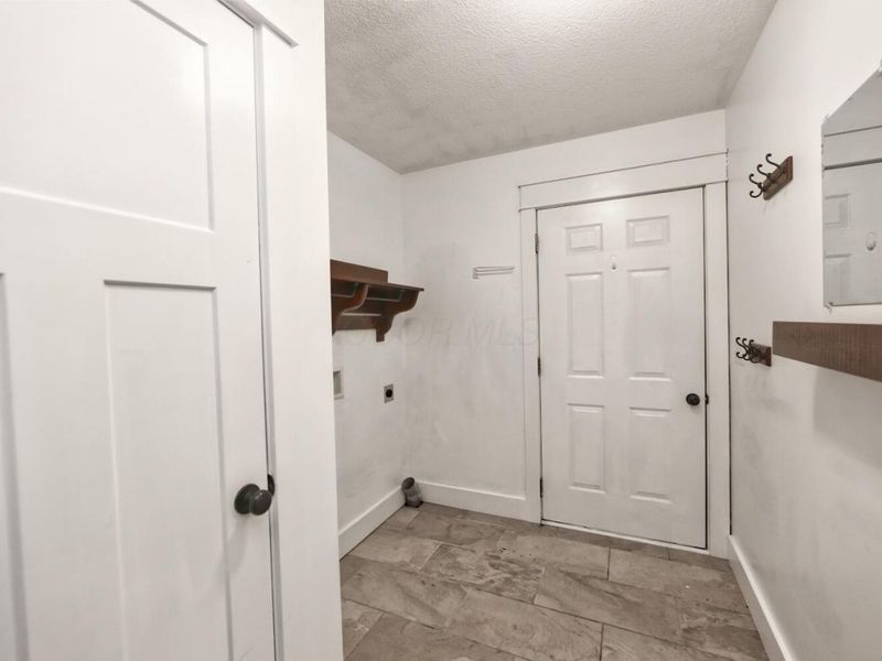 817 Highland Hills Drive, Howard, OH 43028 Photo 13