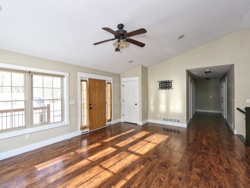 817 Highland Hills Drive, Howard, OH 43028 Photo 4