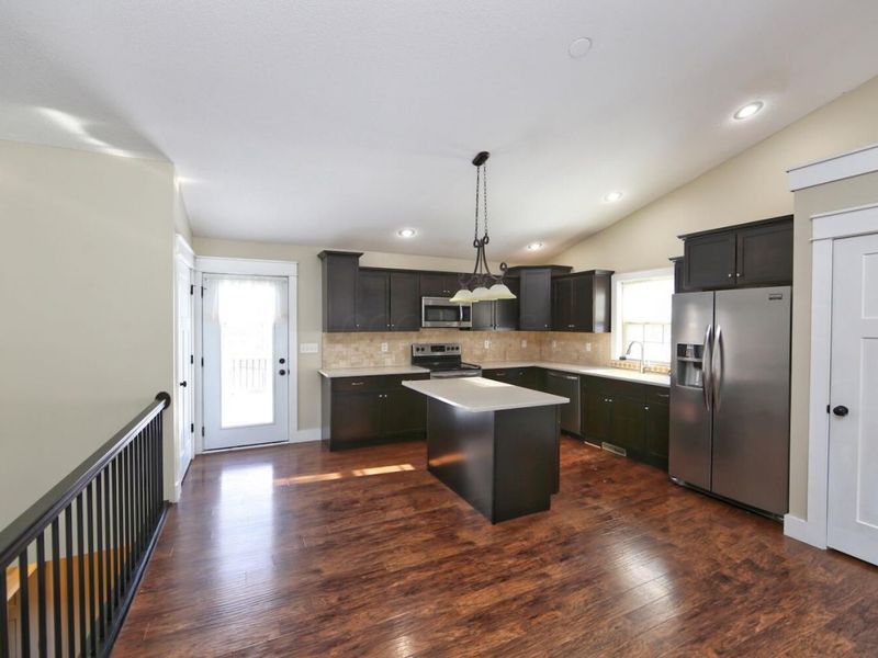 817 Highland Hills Drive, Howard, OH 43028 Photo 8