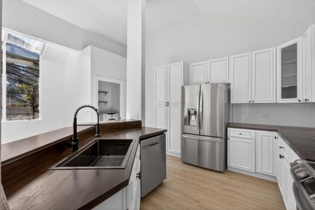 8618 Valley Ridge Court, Orlando, FL 32818 Photo