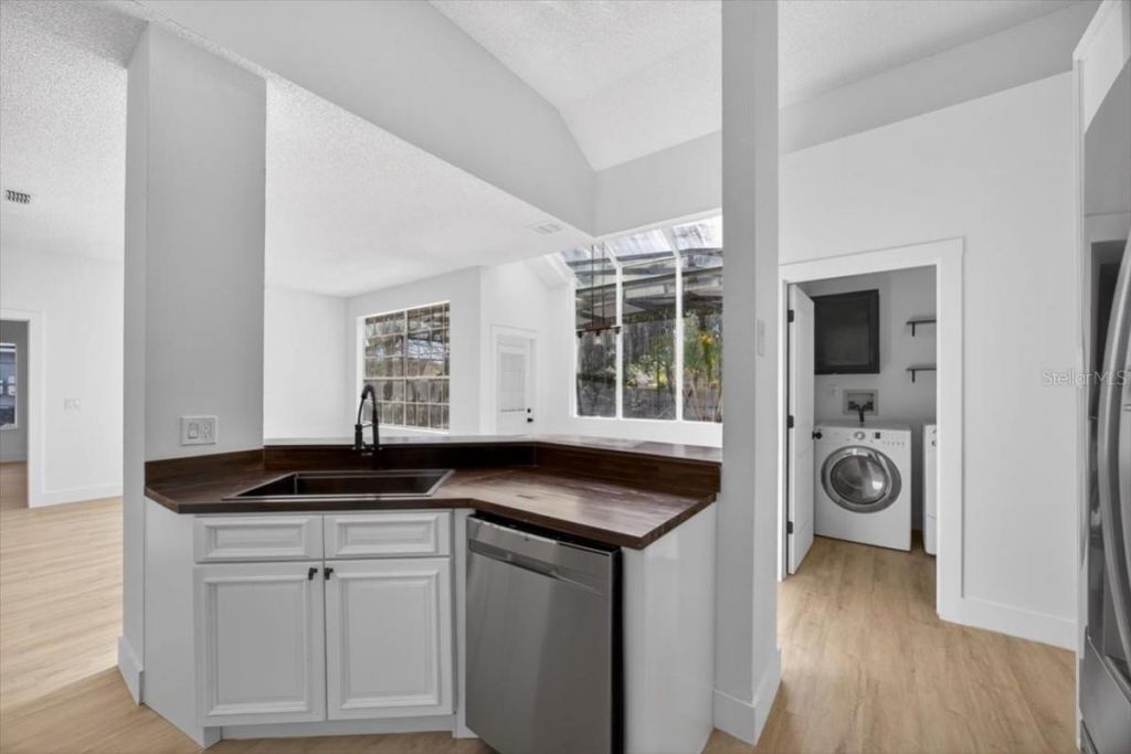 8618 Valley Ridge Court, Orlando, FL 32818 Photo