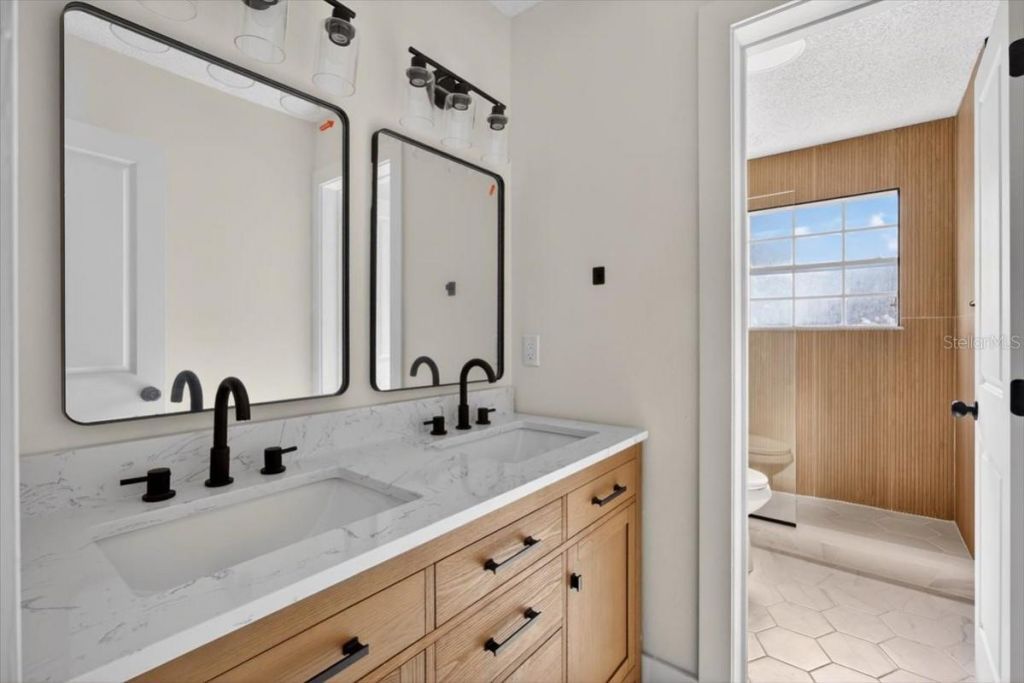 8618 Valley Ridge Court, Orlando, FL 32818 Photo