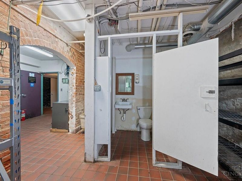 126 W Sixth Street, Cincinnati, OH 45202 Photo 34