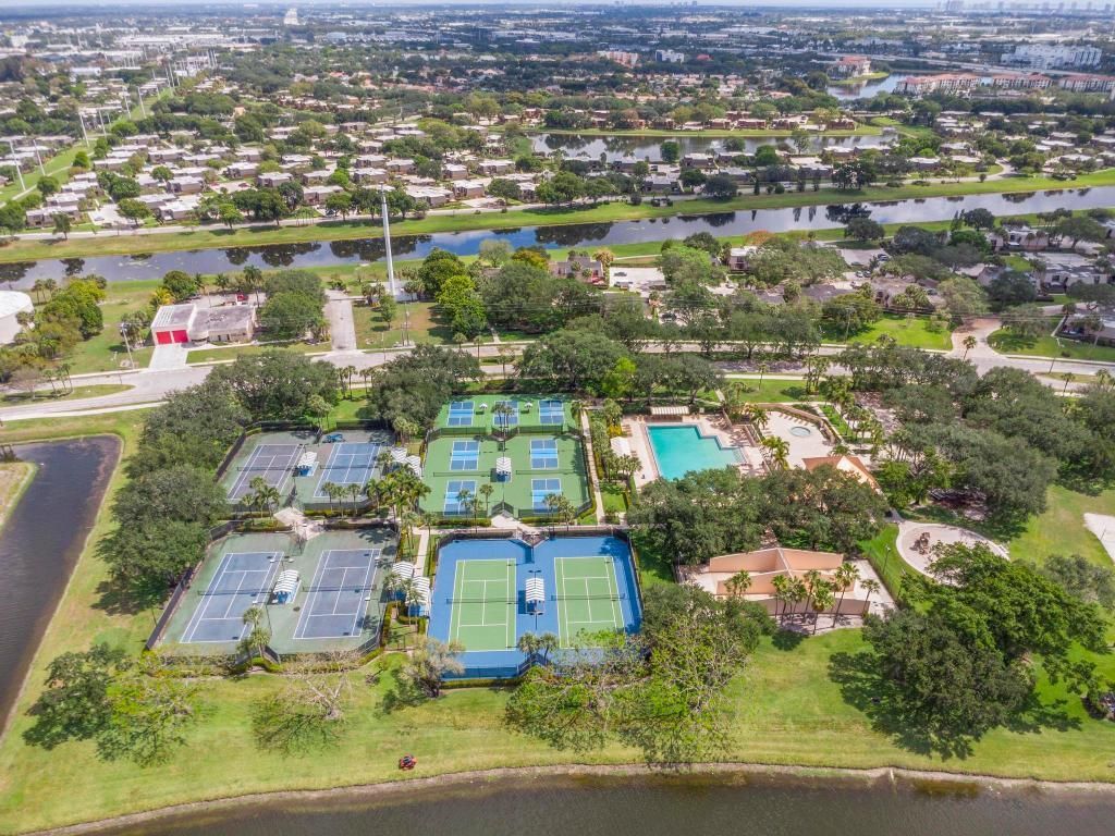 2855 Eagle Lane, West Palm Beach, FL 33409 Photo