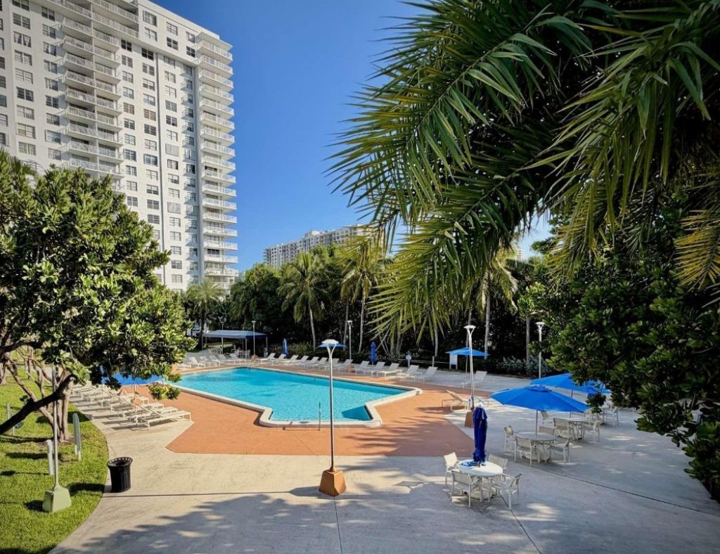 2801 NE 183rd Street, Unit 202W, Aventura, FL 33160 Photo