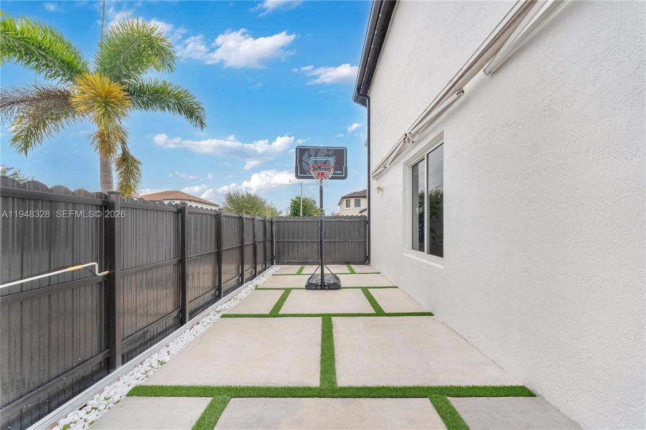 14452 SW 10th St, Miami, FL 33184 Photo