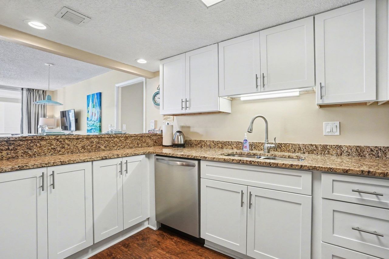 9840 Queensway Blvd. Photo 10