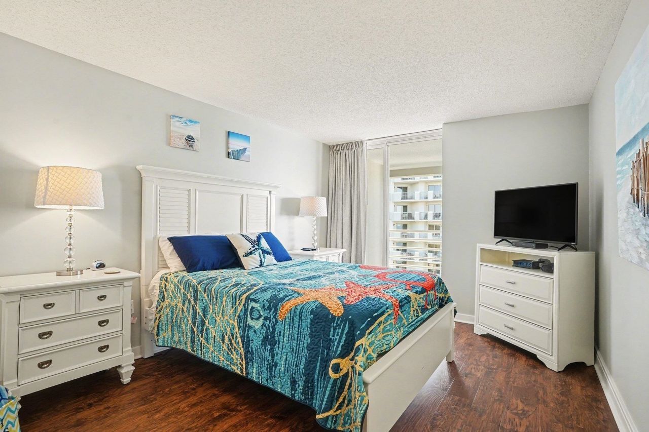 9840 Queensway Blvd. Photo 15