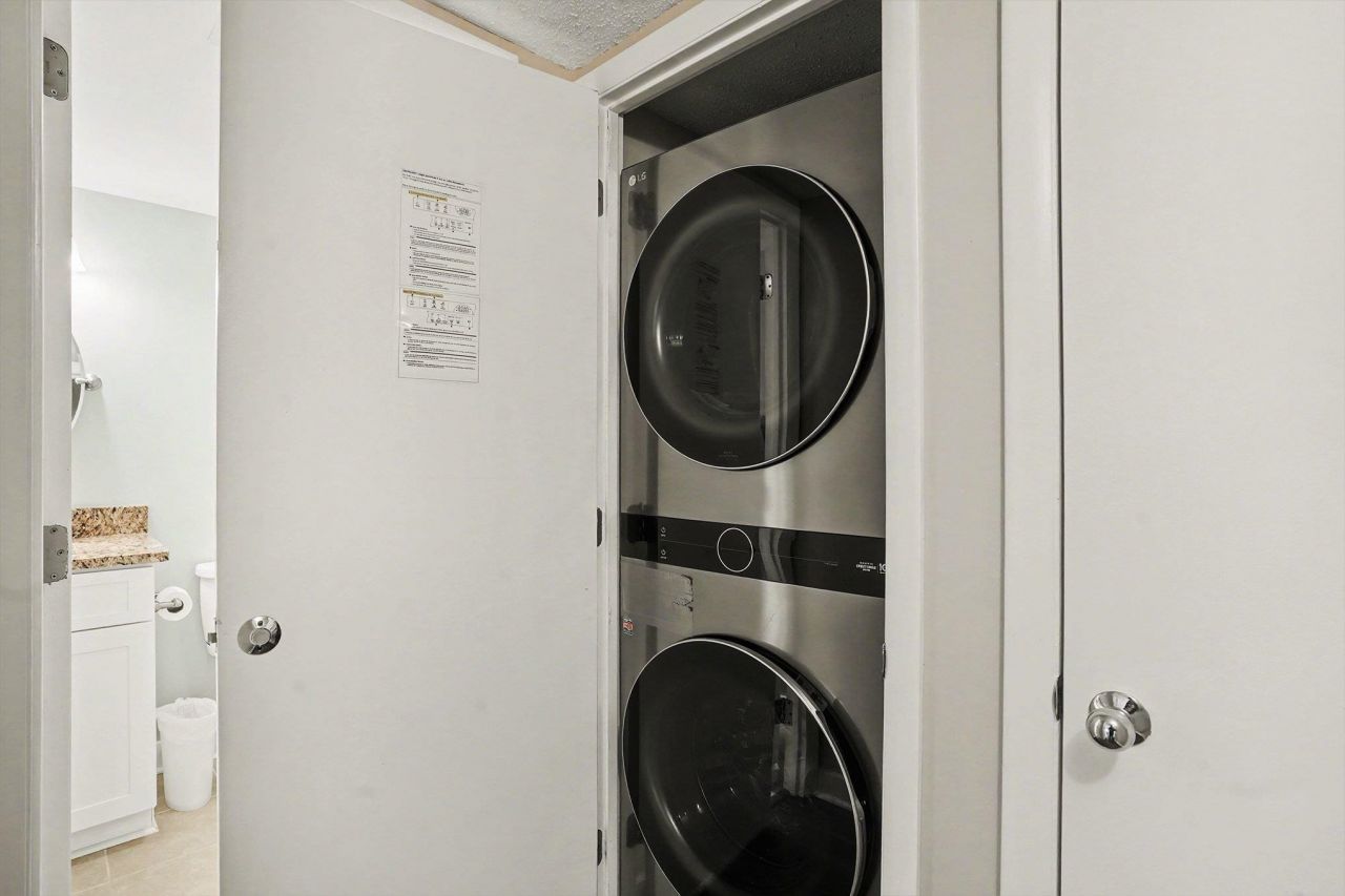 9840 Queensway Blvd. Photo 19