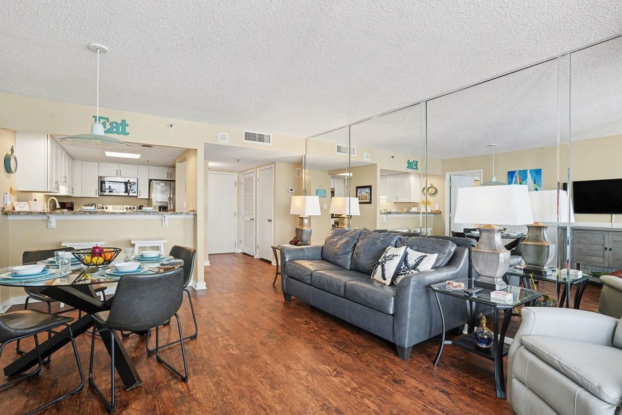 9840 Queensway Blvd. Photo 4