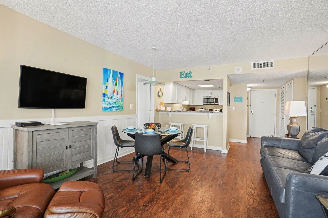 9840 Queensway Blvd. Photo 5