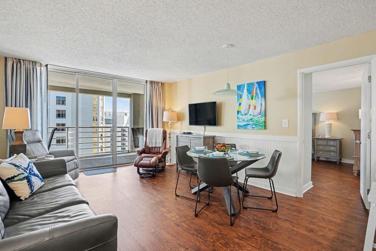 9840 Queensway Blvd. Photo 6