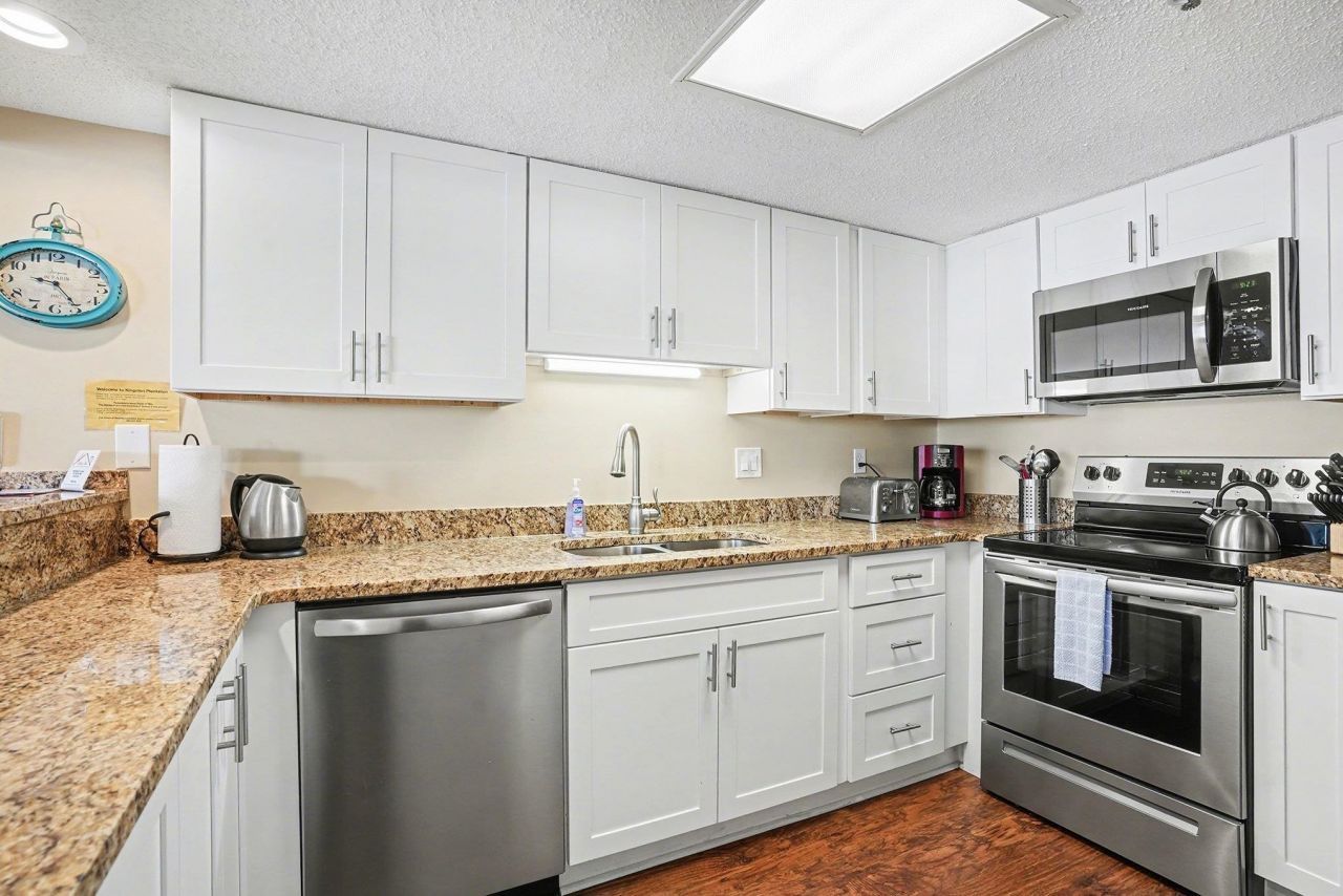 9840 Queensway Blvd. Photo 8