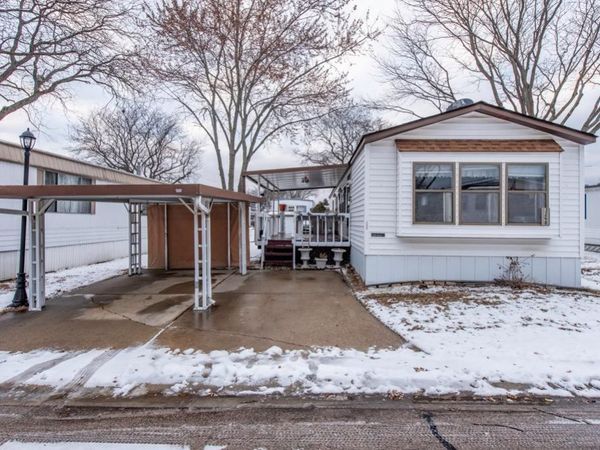 3268 Meadow Drive, Park City, IL 60085