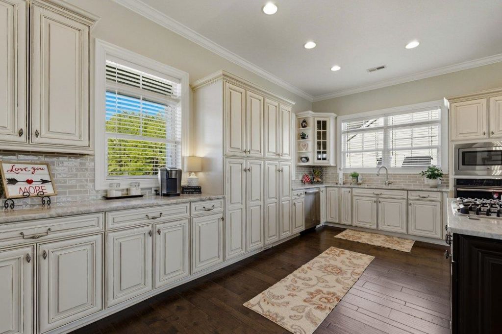 228 Wahee Pl. Photo 4