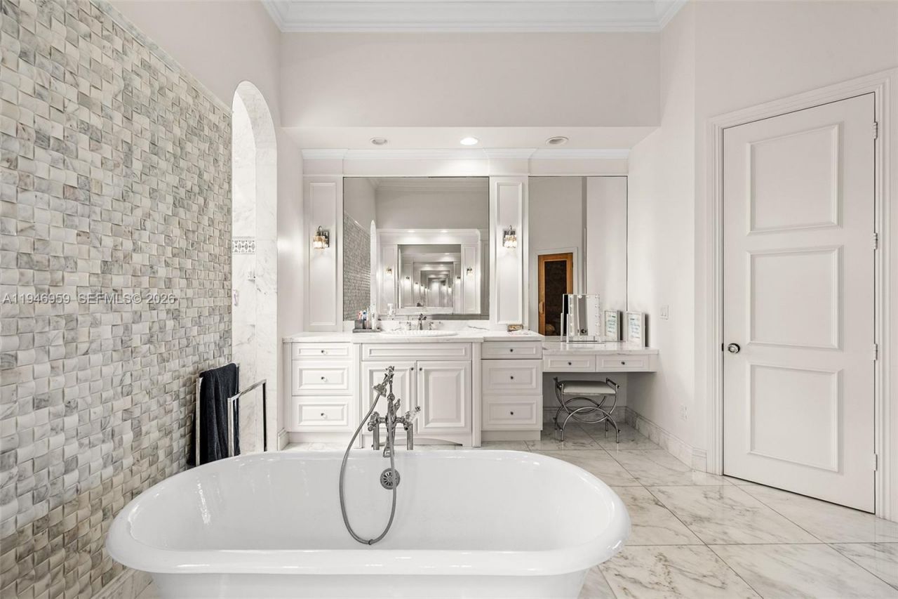 12401 N Stonebrook Cir, Davie, FL 33330 Photo