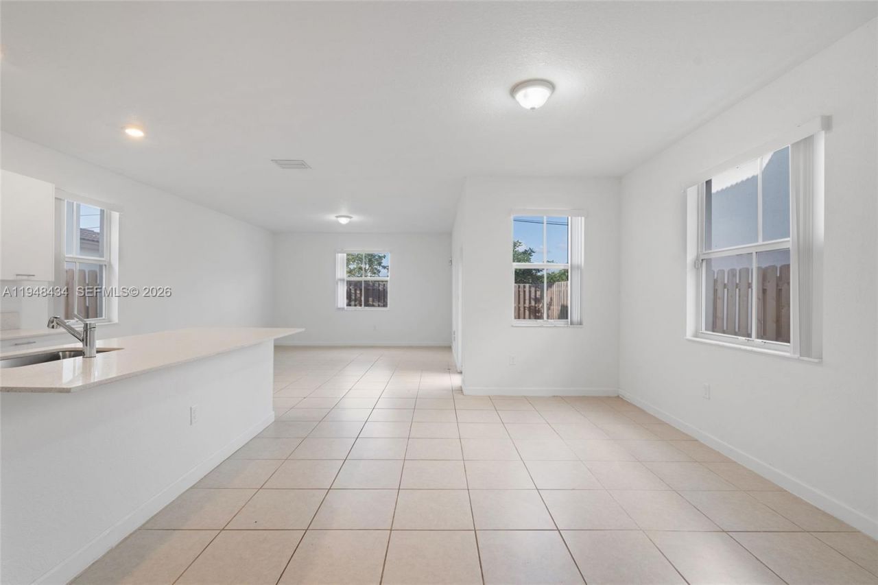 2405 NW 131st Cir , Miami, FL 33167 Photo