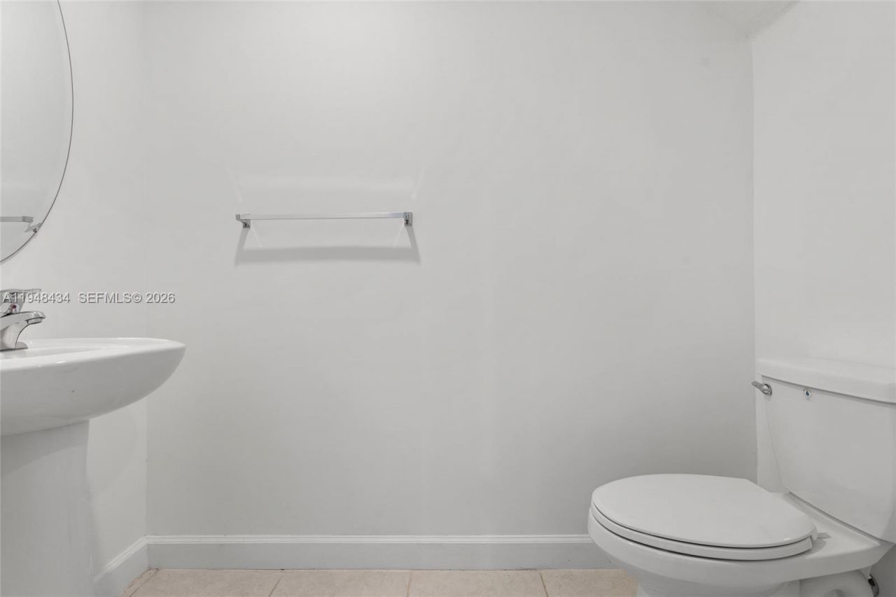 2405 NW 131st Cir , Miami, FL 33167 Photo