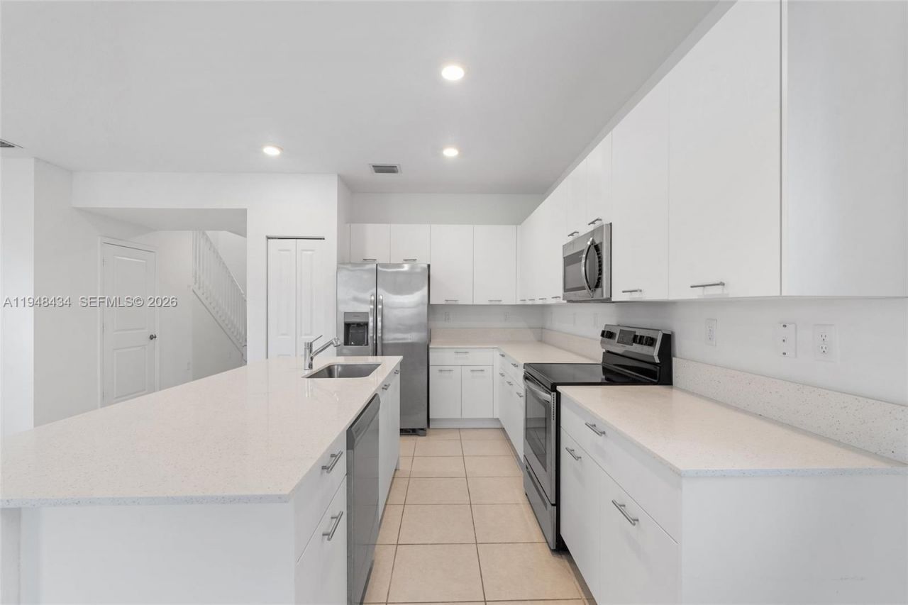 2405 NW 131st Cir , Miami, FL 33167 Photo