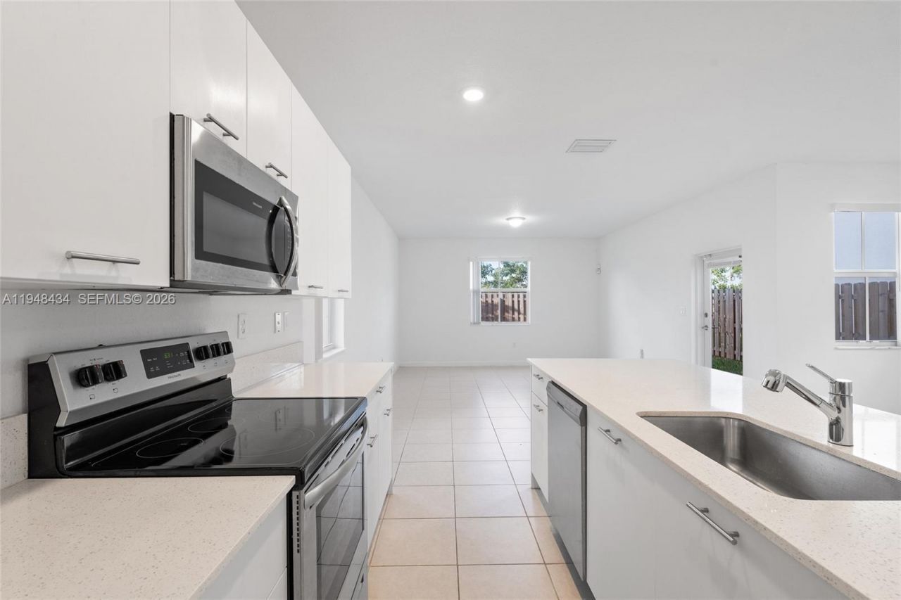 2405 NW 131st Cir , Miami, FL 33167 Photo