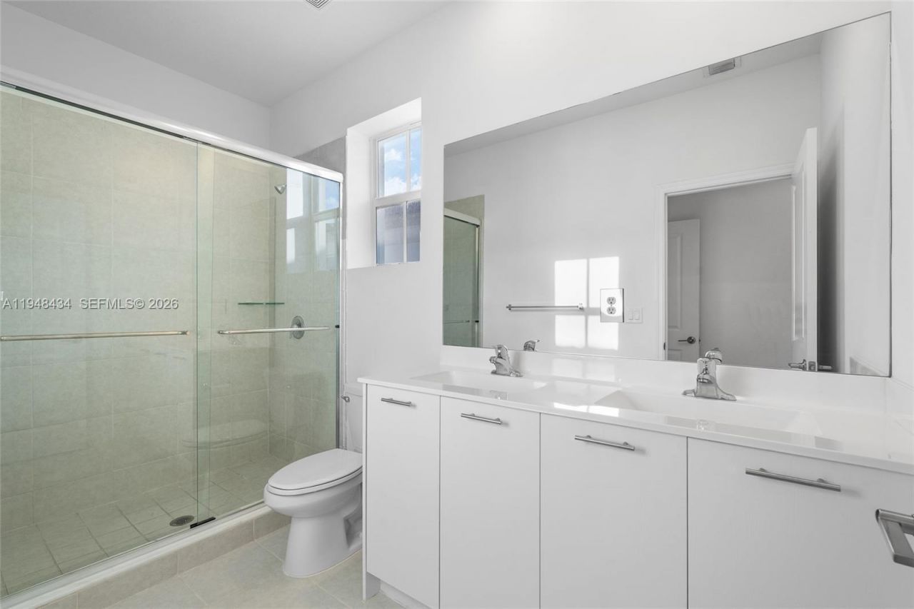 2405 NW 131st Cir , Miami, FL 33167 Photo