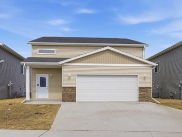 726 Prairie Avenue, Horace, ND 58047