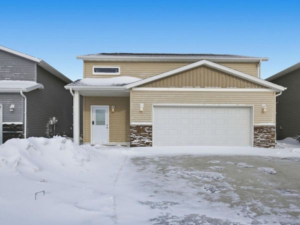 726 Prairie Avenue, Horace, ND 58047